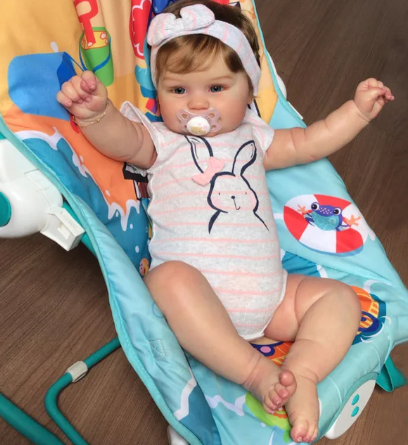 Maddie Újjászületett lánybaba