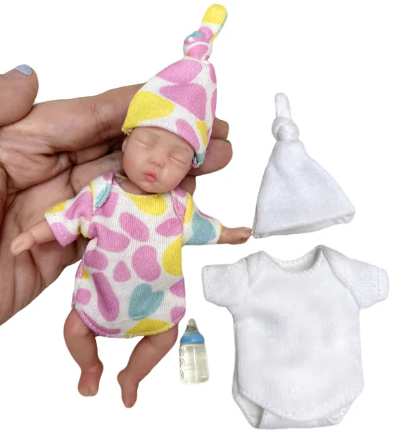 Puha Mini Szilikon Reborn Lánybaba (2 ruhadarab)