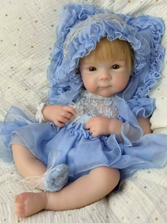 Bettie – 45 cm-es teljes szilikon újjászületett kislánybaba nyitott szájjal