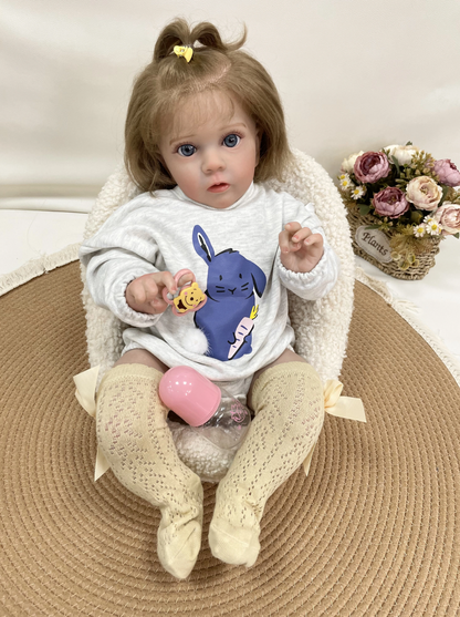 Clara – 60 cm-es puha szilikon újjászületett kislánybaba 3D festett vonásokkal és kézzel ültetett hajjal