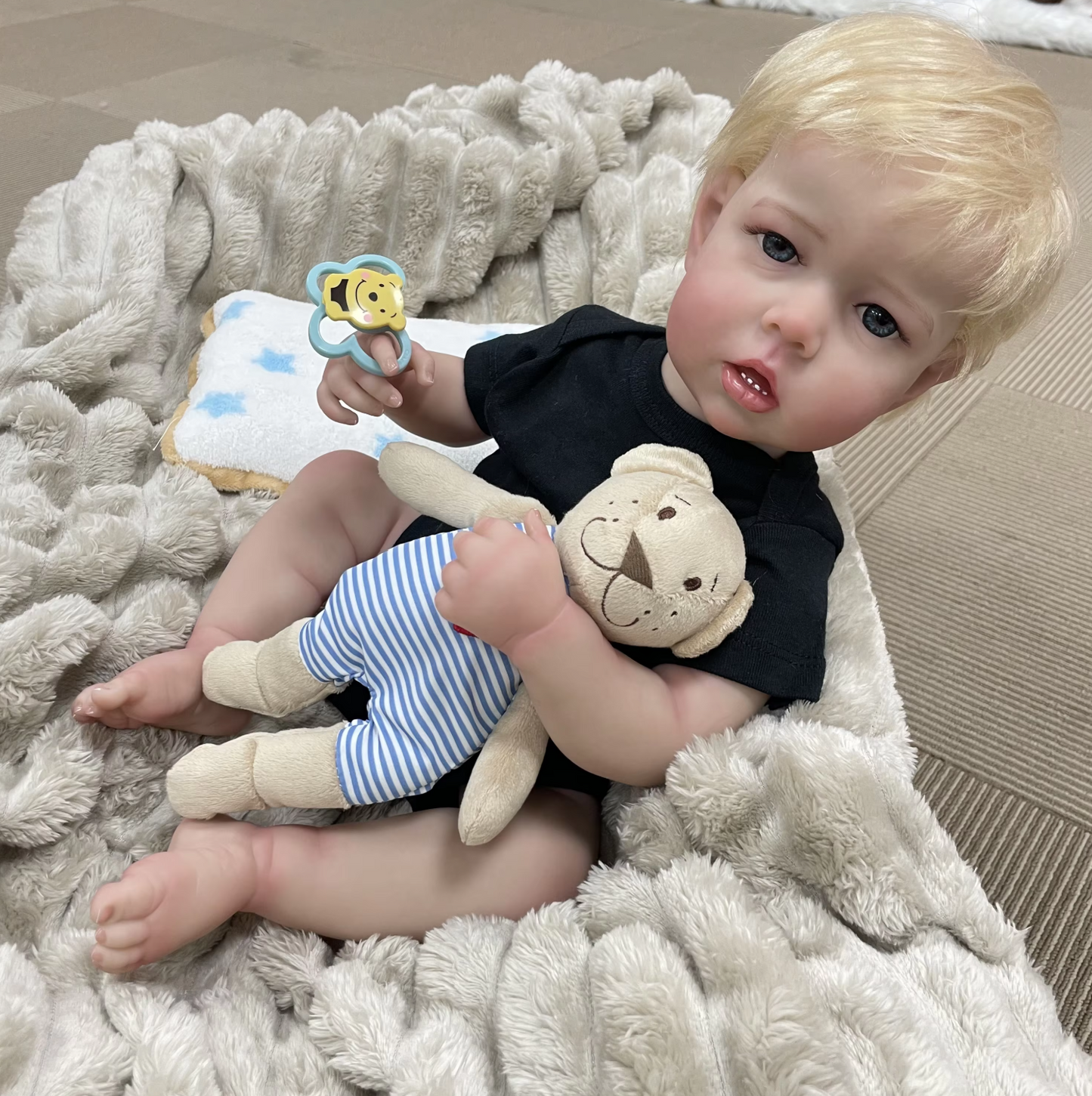 Rowan – 55 cm-es valósághű újjászületett baba 3D bőrrel és kézzel gyökerezett hajjal